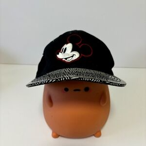 Walt Disney Disneyland  embroidered Mickey Mouse Snapback baseball hat